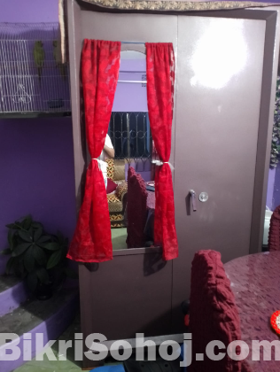 স্টিলের আলমারি